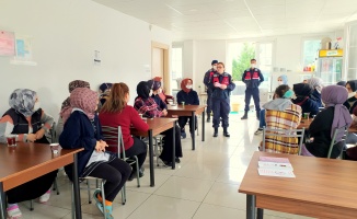 Jandarma kadınlara KADES'i tanıttı