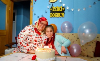 Kocaeli'de serebral palsili çocuğa sürpriz doğum günü kutlaması