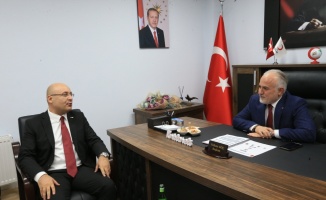 Türk Kızılay Genel Başkanı Kerem Kınık, Kırklareli Şubesinin yöneticileriyle toplantı yaptı
