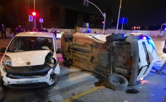 2 araç çarpıştı sürücüler yaralandı