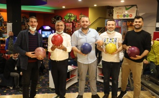 İzmit Belediyesi personeli bowling turnuvasında buluştu