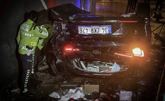 Otomobil devrildi: 1 kişi öldü, 1 kişi yaralandı