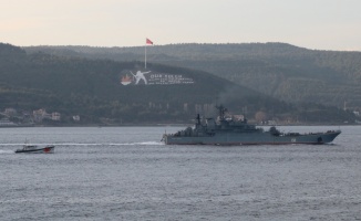 Rus savaş  gemisi Çanakkale Boğazı'ndan geçti
