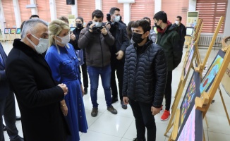 Türkiye'nin yedi bölgesindeki engellilerin çizdiği resimlerden oluşan sergi açıldı