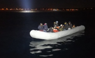 Ayvalık açıklarında 17 düzensiz göçmen kurtarıldı