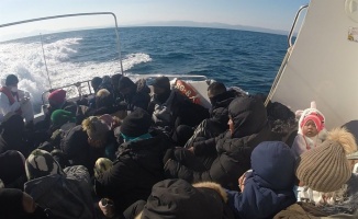 Balıkesir açıklarında Türk kara sularına itilen 36 düzensiz göçmen kurtarıldı