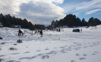 Balıkesir'de vatandaşlar kar keyfini Kazdağları'nda çıkarttı