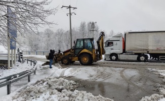 Bursa-Ankara kara yolunda kar etkili oluyor