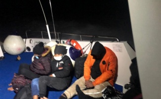Çanakkale'de Türk kara sularına itilen 6 düzensiz göçmen kurtarıldı