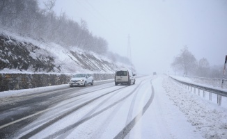 Edirne ve Kırklareli'nde kar etkili oluyor