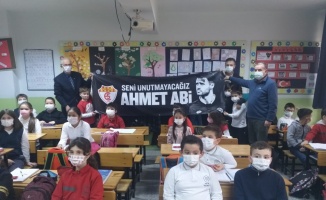 Edirnespor, Ahmet Çalık anısına ilkokul öğrencilerine çikolata ikram etti