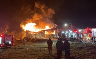 GÜNCELLEME - İstanbul'da köpük fabrikasında yangın çıktı