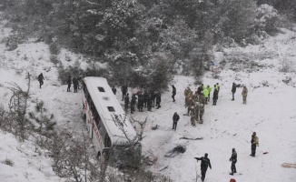 GÜNCELLEME - İstanbul'da yolcu otobüsü şarampole yuvarlandı, iki kişi hayatını kaybetti