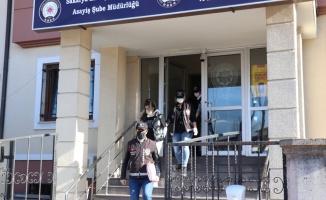 GÜNCELLEME - Sakarya'da kuyumculara sahte altın bilezik sattıkları iddiasıyla 4 zanlı yakalandı