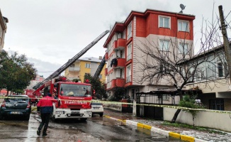 İstanbul Pendik'te binanın çatısında çıkan yangın söndürüldü