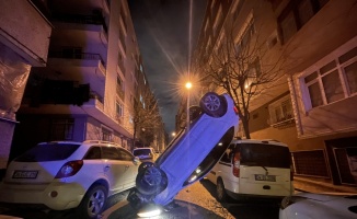 İstanbul'da alkollü sürücü park halindeki araçlara çarptı