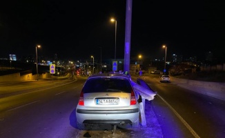 Maltepe'de buzlanma sonucu kaza yapan otomobil sürücüsü yaralandı