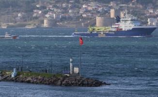 Rus Donanmasına ait gemi Çanakkale Boğazı'ndan geçti