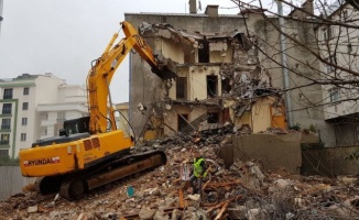 Üç ilçedeki eski binalar yıkılacak