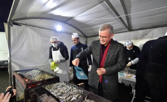Üsküdar Belediyesinin karla mücadele ekibi balık ziyafetinde buluştu