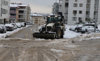 Yalova'da karla mücadele çalışmaları aralıksız sürdürülüyor