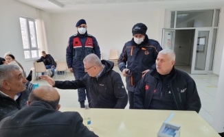 Yalova'da mahsur kalan 80 yolcu lise yurduna yerleştirildi