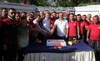 Büyükşehir “A Takımı” birinci hizmet  yılını pasta keserek kutladı