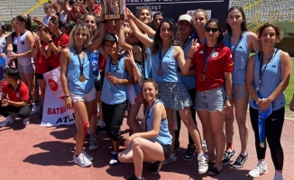 İzmit Belediyesporlu kadın atletler   İzmir’den üç şampiyonlukla dönüyor
