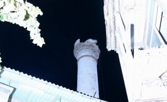 4,9 büyüklüğünde deprem... Caminin minaresi yıkıldı!