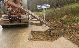 Köy yolları V kanal imalatı ile korunuyor