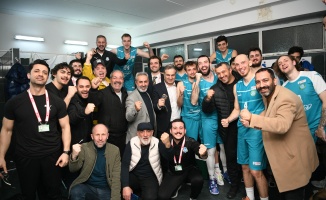 Çayırova Belediyesi Basketbol takımı liderliği sürdürdü