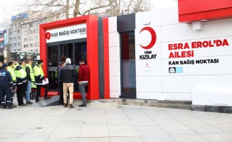 Esra Erol'da ailesi kan bağış noktası Beşiktaş'ta faaliyete başladı