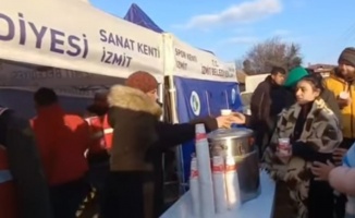 İzmit Belediyesi Aşevi, Hatay’da sıcak yemek dağıtımına devam ediyor