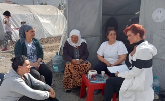 Yelda Başaran'dan depremzedelere psikolojik destek