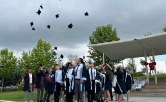 Lösemili çocukların mezuniyet sevinci