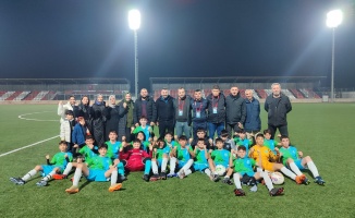 Çayırova U-14 futbol takımı şampiyon